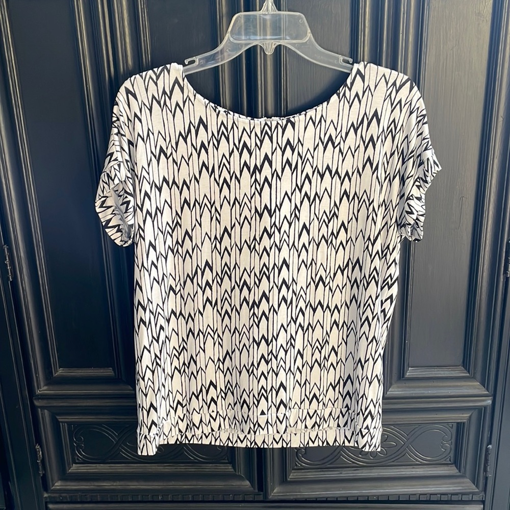 Chico’s black and white top